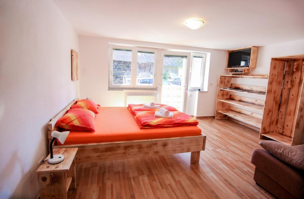 Apartmaji Pri Kozmavo - Little House Бохинь Экстерьер фото